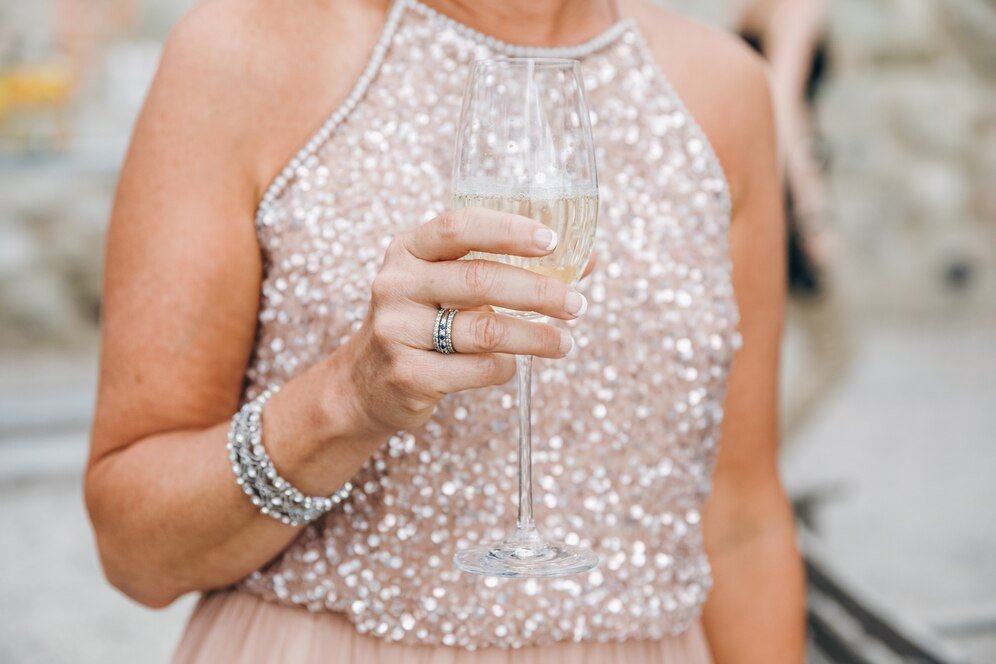 Dresscode Cocktail Mujer: Guía de Estilo y Elegancia - La Compañía Francesa