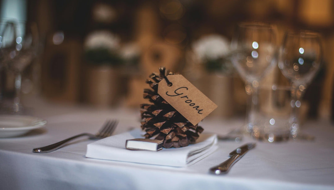 Mesa Festiva: Colocación Ideal de Copas en Navidad - La Compañía Francesa