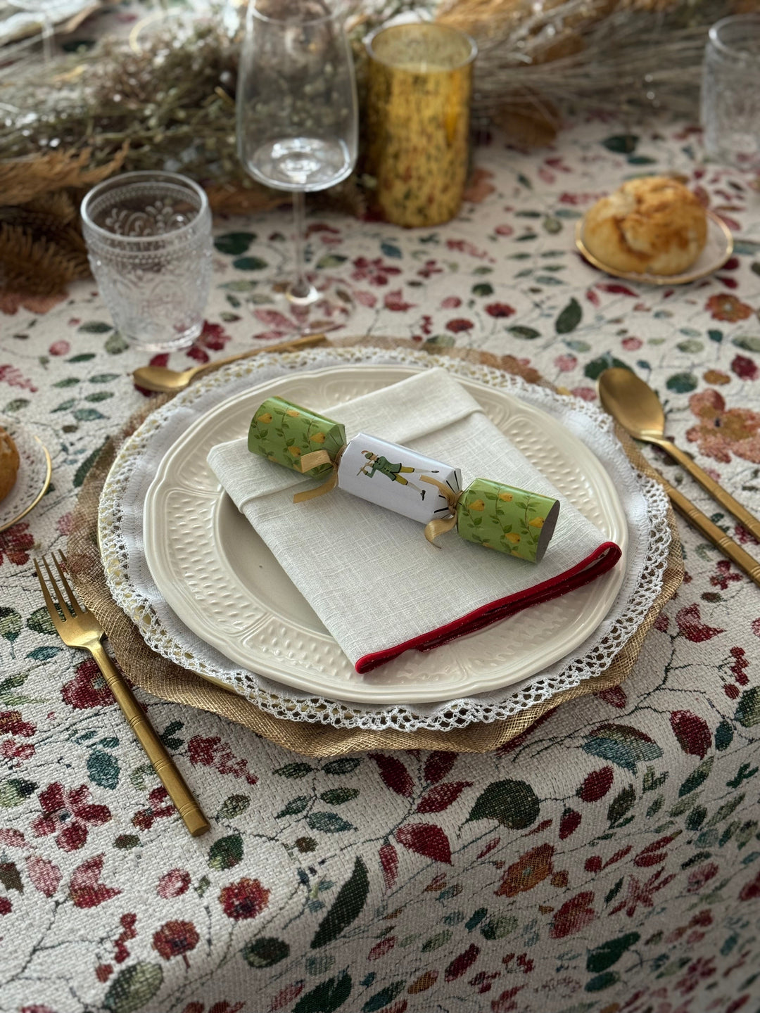 Cómo poner una mesa maravillosa de Navidad con el Mantel Christmas Garden