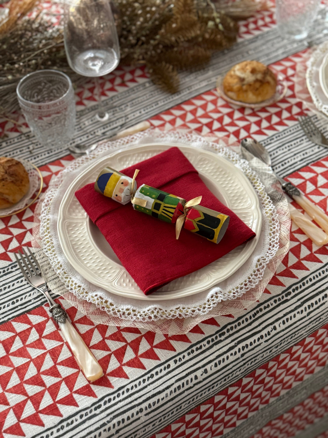 Cómo poner una mesa maravillosa de Navidad con el Mantel Forêt de Noël