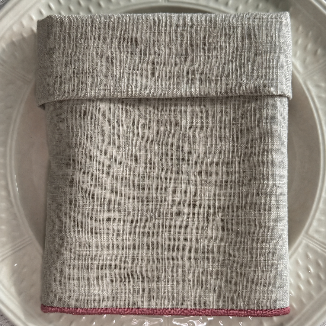 Servilleta de Lino Piedra con Festón Rosa