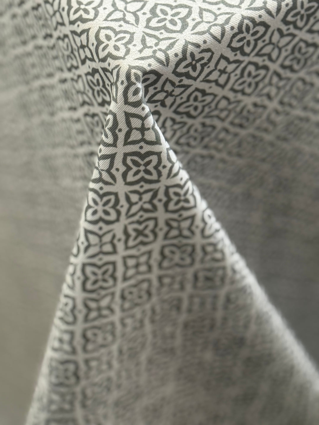 Mantel Resinado Ric Rac Gris