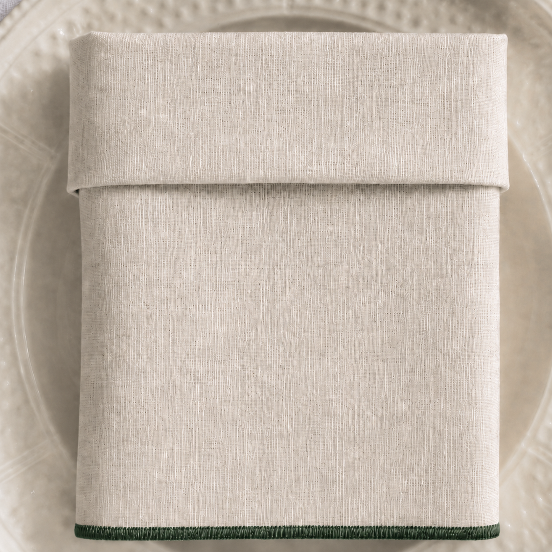 Servilleta de Lino Piedra con Festón Verde Oscuro