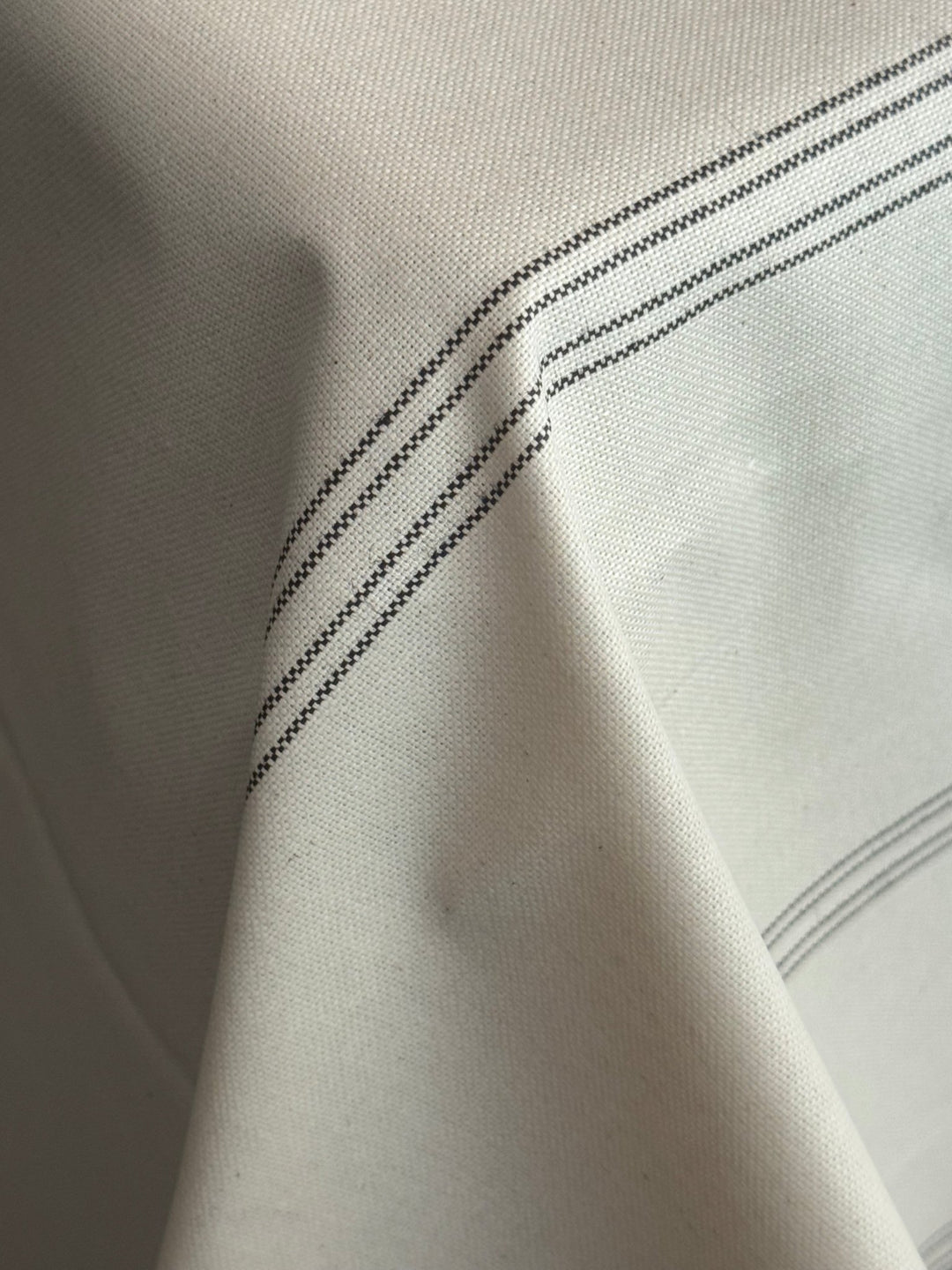 Mantel Resinado Black Line - La Compañía Francesa